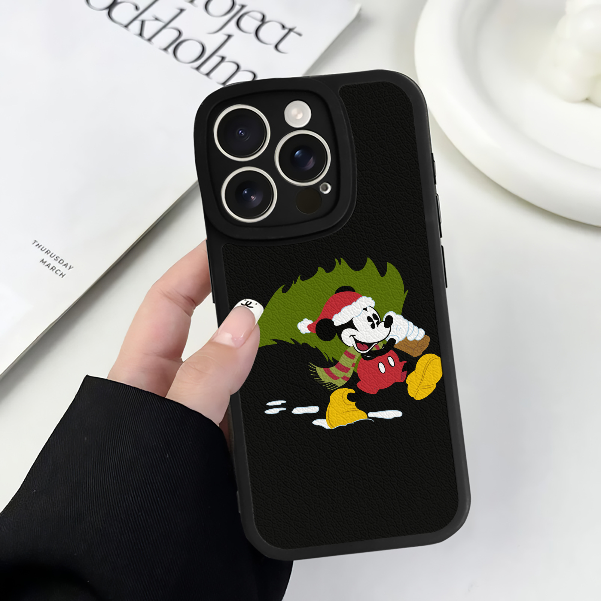（画像用） ミッキーマウス Mickey Mouse 【iPhone 16シリーズ対応】シリコンスマホケース（レザー調） 材質：シリコン
